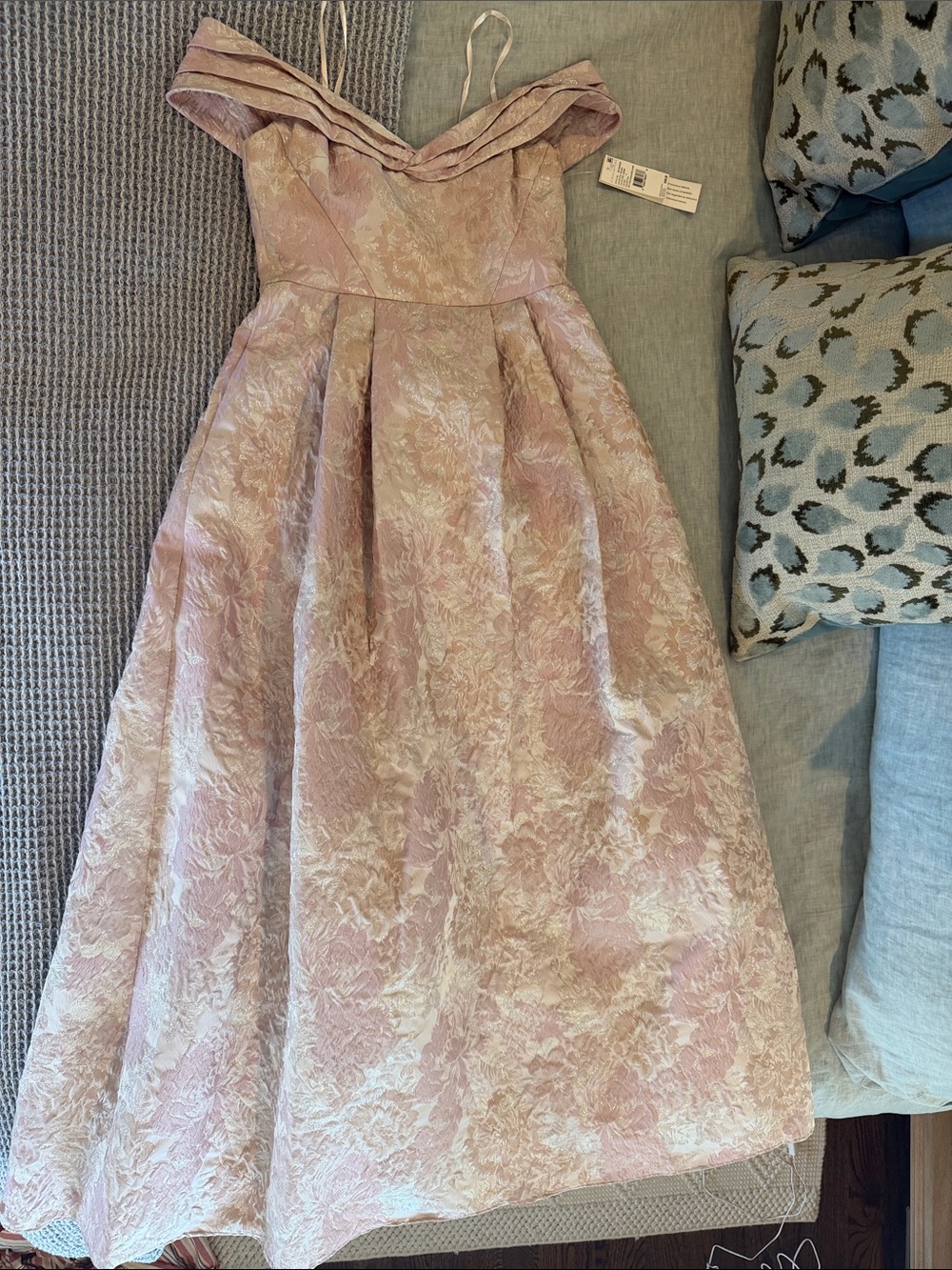 Off-Shoulder Floral Jacquard Dress in Blush Pink